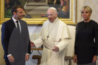 NEWS - Rom: Emmanuel und Brigitte Macron zu Besuch beim Papst