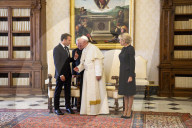NEWS - Rom: Emmanuel und Brigitte Macron zu Besuch beim Papst