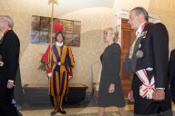 NEWS - Rom: Emmanuel und Brigitte Macron zu Besuch beim Papst