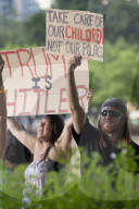 NEWS - Texas: Proteste beim Flüchtlingslager in Tornillo an der Grenze zu Mexiko