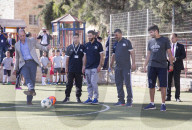 PEOPLE - Prinz William spielt Fussball in Ramallah