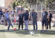PEOPLE - Prinz William spielt Fussball in Ramallah