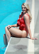 PEOPLE - Miss England Stephanie Hill posiert am Pool