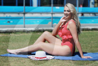 PEOPLE - Miss England Stephanie Hill posiert am Pool