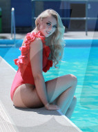 PEOPLE - Miss England Stephanie Hill posiert am Pool