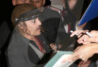 PEOPLE - Johnny Depp gibt Autogramme in München