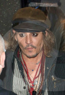 PEOPLE - Johnny Depp gibt Autogramme in München