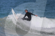 PEOPLE - Liam Hemsworth reitet die Wellen in Malibu
