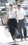 EXKLUSIV - Maria Sharapova und Alexander Gikes sind im Wimbledon Village unterwegs