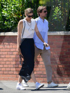 EXKLUSIV - Maria Sharapova und Alexander Gikes sind im Wimbledon Village unterwegs