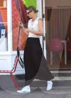 EXKLUSIV - Maria Sharapova und Alexander Gikes sind im Wimbledon Village unterwegs