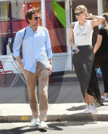 EXKLUSIV - Maria Sharapova und Alexander Gikes sind im Wimbledon Village unterwegs