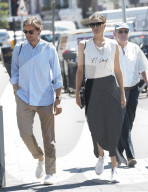 EXKLUSIV - Maria Sharapova und Alexander Gikes sind im Wimbledon Village unterwegs