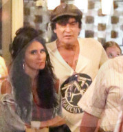 EXKLUSIV - Tommy Lee geht mit seinen Schwiegereltern Essen