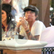 EXKLUSIV - Tommy Lee geht mit seinen Schwiegereltern Essen