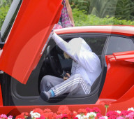EXKLUSIV - Justin Bieber hat ein neues Spielzeug: einen roten Lamborghini Aventador