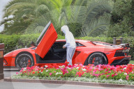 EXKLUSIV - Justin Bieber hat ein neues Spielzeug: einen roten Lamborghini Aventador