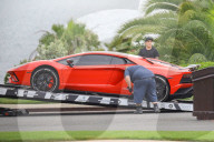 EXKLUSIV - Justin Bieber hat ein neues Spielzeug: einen roten Lamborghini Aventador