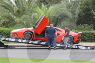 EXKLUSIV - Justin Bieber hat ein neues Spielzeug: einen roten Lamborghini Aventador
