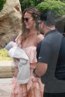 EXKLUSIV - Chrissy Teigen und John Legend nehmen ihre beiden Kinder mit an Strand von Malibu