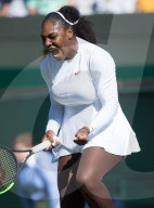 PEOPLE - Wimbledon: Serena Williams schlägt sich gegen Arantxa Rus
