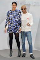 PEOPLE - Paris Haute Couture: Promis bei Chanel