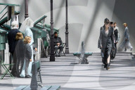 PEOPLE - Paris Haute Couture: Karl Lagerfeld bei Chanel auf dem Catwalk