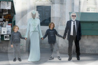 PEOPLE - Paris Haute Couture: Karl Lagerfeld bei Chanel auf dem Catwalk