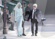 PEOPLE - Paris Haute Couture: Karl Lagerfeld bei Chanel auf dem Catwalk