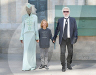 PEOPLE - Paris Haute Couture: Karl Lagerfeld bei Chanel auf dem Catwalk