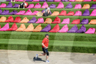 FEATURE - Farbige Sitzsäcke im Wimbledon Stadion
