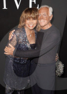 PEOPLE - Paris Haute Couture: Promis bei Armani Privé