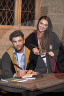 PEOPLE - Promis am Harry Potter Quiz in den Great Hall Studios in London