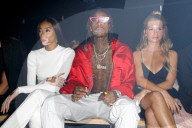 PEOPLE - Wiz Khalifa kifft neben Lottie Moss und Winnie Harlow Frontrow in Berlin