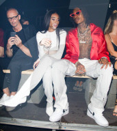 PEOPLE - Wiz Khalifa kifft neben Lottie Moss und Winnie Harlow Frontrow in Berlin