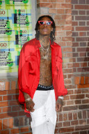 PEOPLE - Wiz Khalifa kifft neben Lottie Moss und Winnie Harlow Frontrow in Berlin