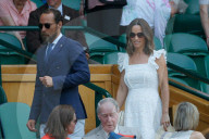 PEOPLE - Pippa Middleton verfolgt gespannt das Spiel in Wimbledon zusammen mit ihrem Bruder James