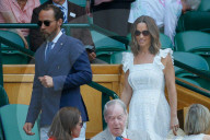 PEOPLE - Pippa Middleton verfolgt gespannt das Spiel in Wimbledon zusammen mit ihrem Bruder James