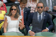 PEOPLE - Pippa Middleton verfolgt gespannt das Spiel in Wimbledon zusammen mit ihrem Bruder James