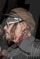 PEOPLE - Johnny Depp verlässt rauchend das Eden Hotel in Rom