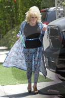 EXKLUSIV - Dolly Parton unterwegs in Beverly Hills