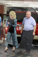 EXKLUSIV - Dolly Parton unterwegs in Beverly Hills