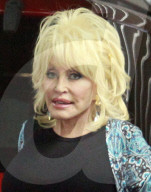 EXKLUSIV - Dolly Parton unterwegs in Beverly Hills