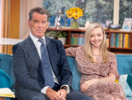 PEOPLE - Pierce Brosnan und Amanda Seyfried sitzen gemeinsam bei der TV Show "This Morning"