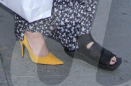 PEOPLE - Carey Mulligan hat den Fuss im Gips