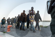 NEWS - 56 gerettete Flüchtlinge treffen im spanischen Motril ein