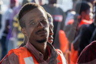 NEWS - 56 gerettete Flüchtlinge treffen im spanischen Motril ein