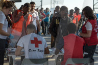 NEWS - 56 gerettete Flüchtlinge treffen im spanischen Motril ein