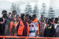 NEWS - 56 gerettete Flüchtlinge treffen im spanischen Motril ein