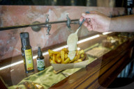 FEATURE - Delikatesse: Pommes mit Hanf-Mayonnaise